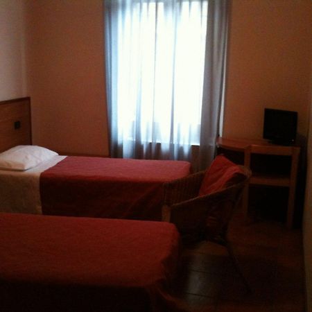 Hotel Nuovo Milan Bagian luar foto