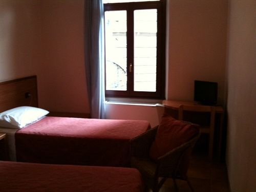 Hotel Nuovo Milan Bagian luar foto