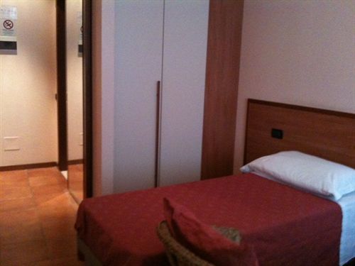 Hotel Nuovo Milan Bagian luar foto