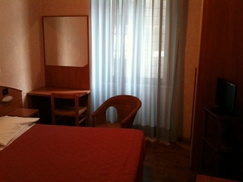 Hotel Nuovo Milan Bagian luar foto